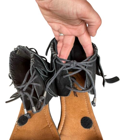 Minnetonka Moccasin Sandal Black Size 10 - Picture 2 of 12